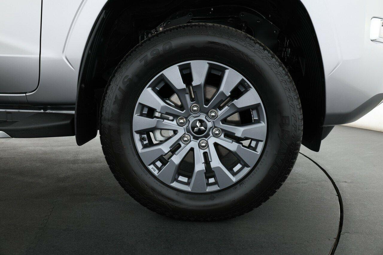 Mitsubishi Triton image 3