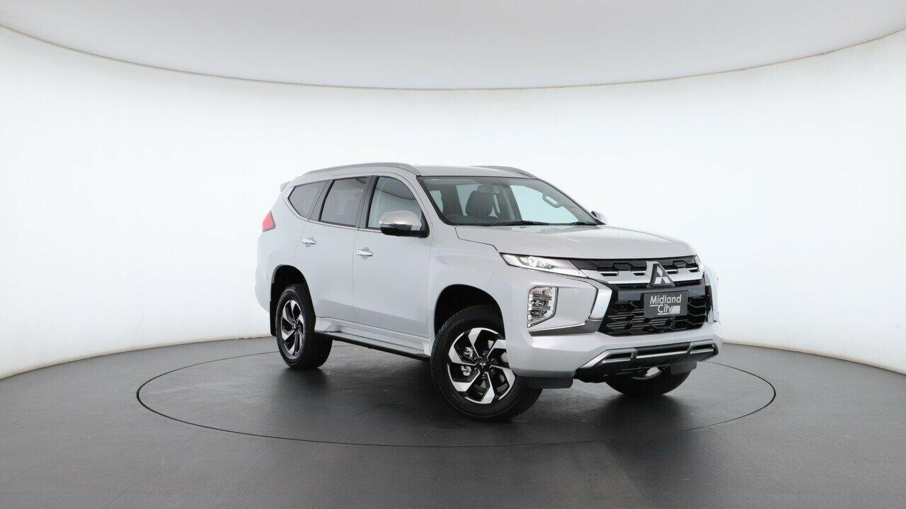 Mitsubishi Pajero Sport image 1