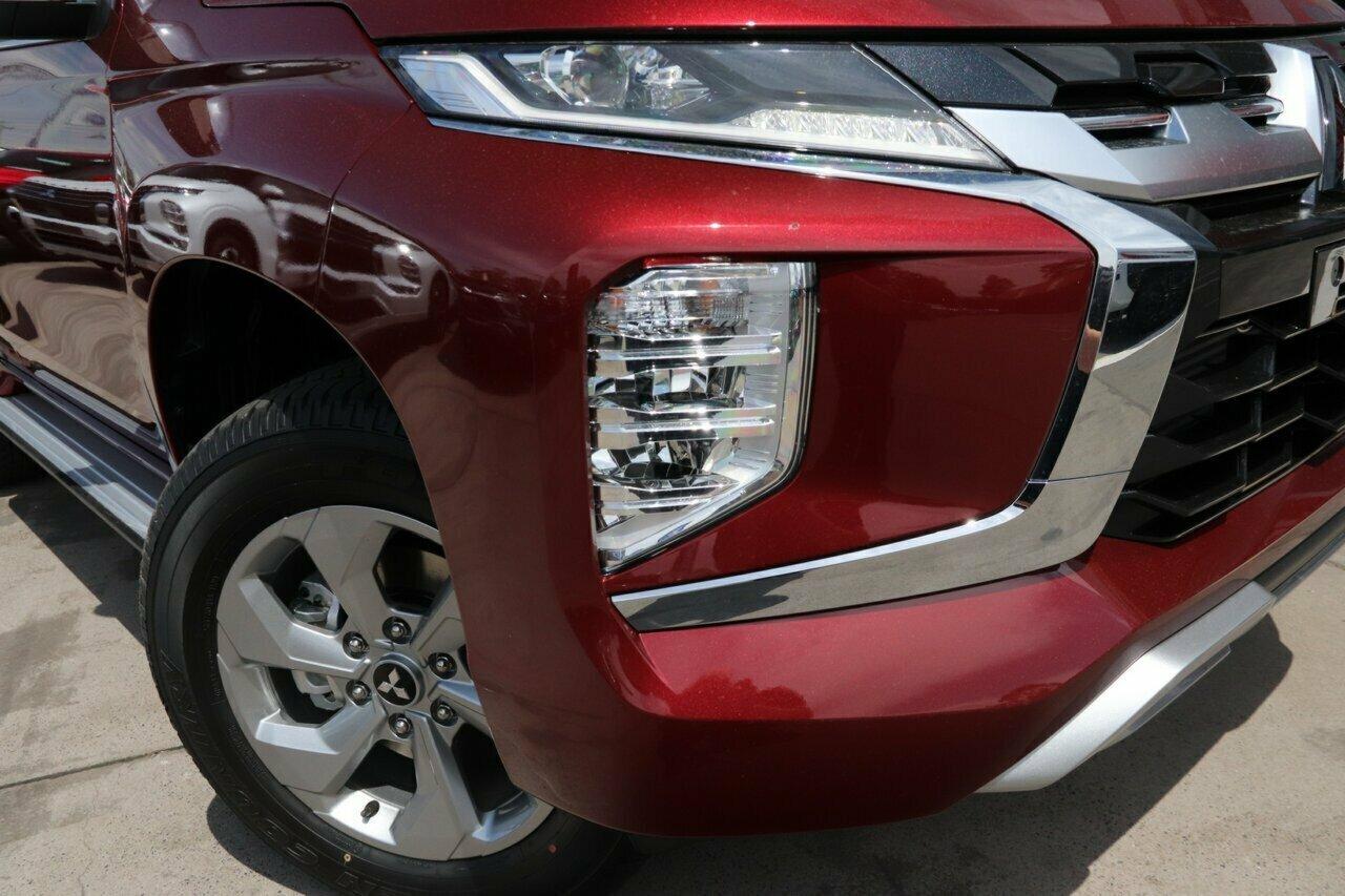 Mitsubishi Pajero Sport image 2