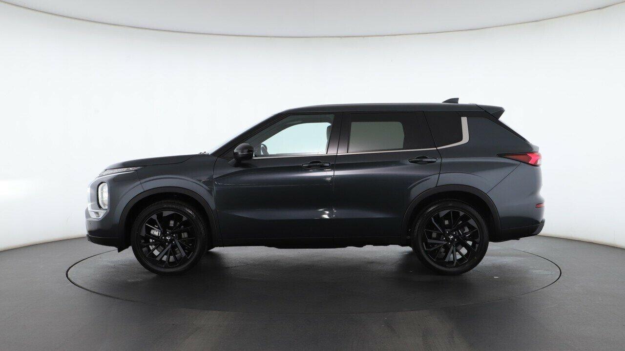 Mitsubishi Outlander image 3