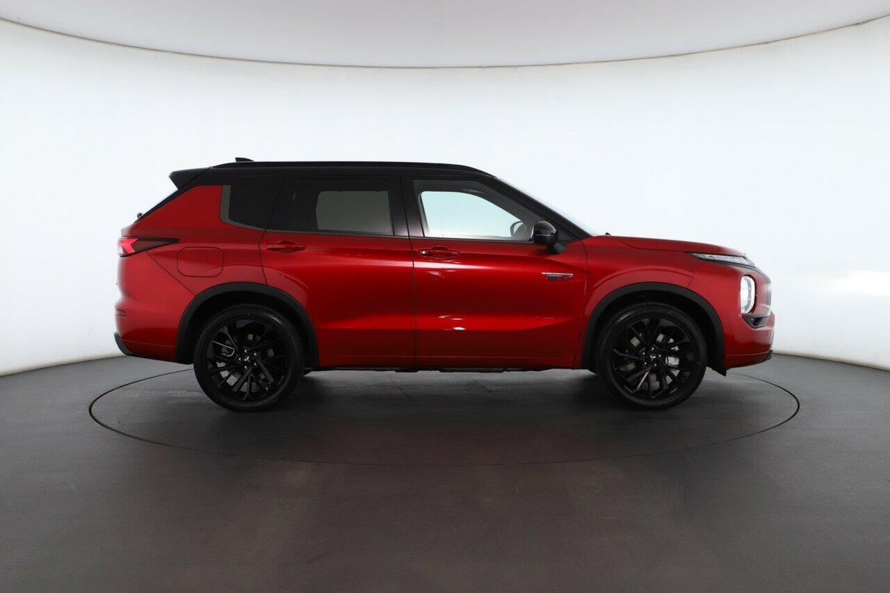 Mitsubishi Outlander image 2