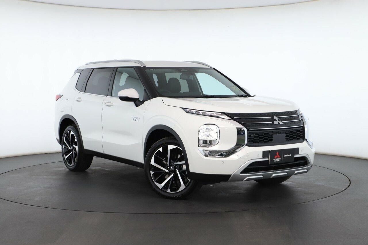 Mitsubishi Outlander image 1