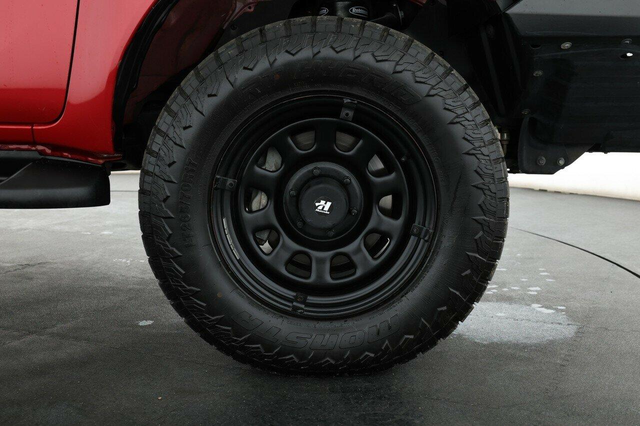 Toyota Hilux image 3