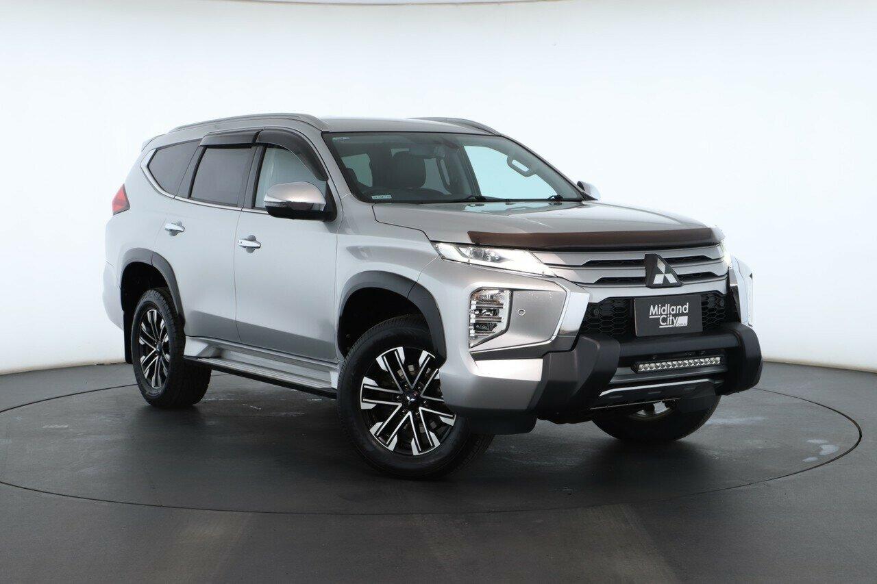 Mitsubishi Pajero Sport image 1
