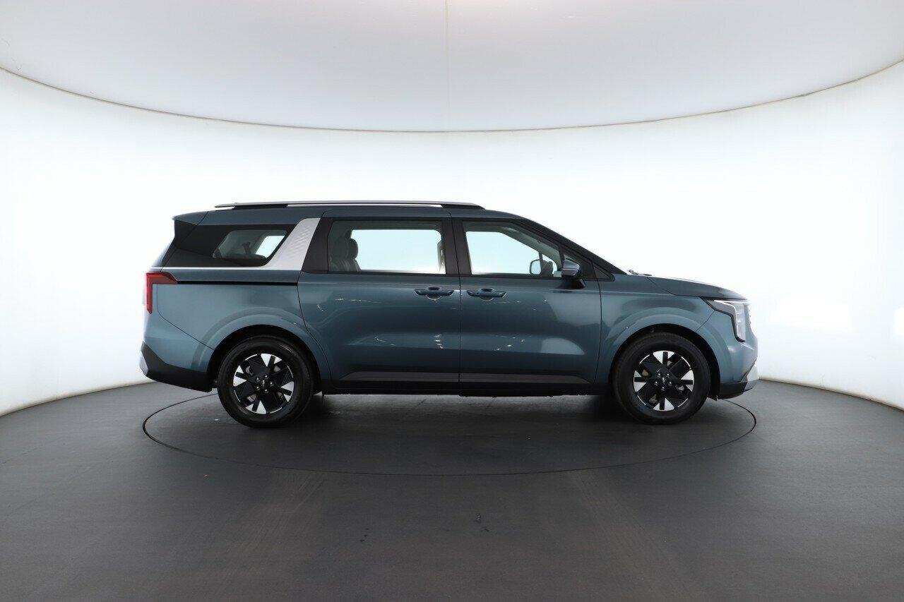 Kia Carnival image 2