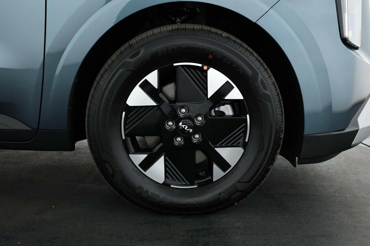 Kia Carnival image 3