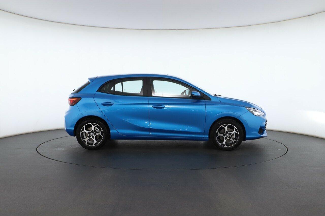 MG Mg3 image 2