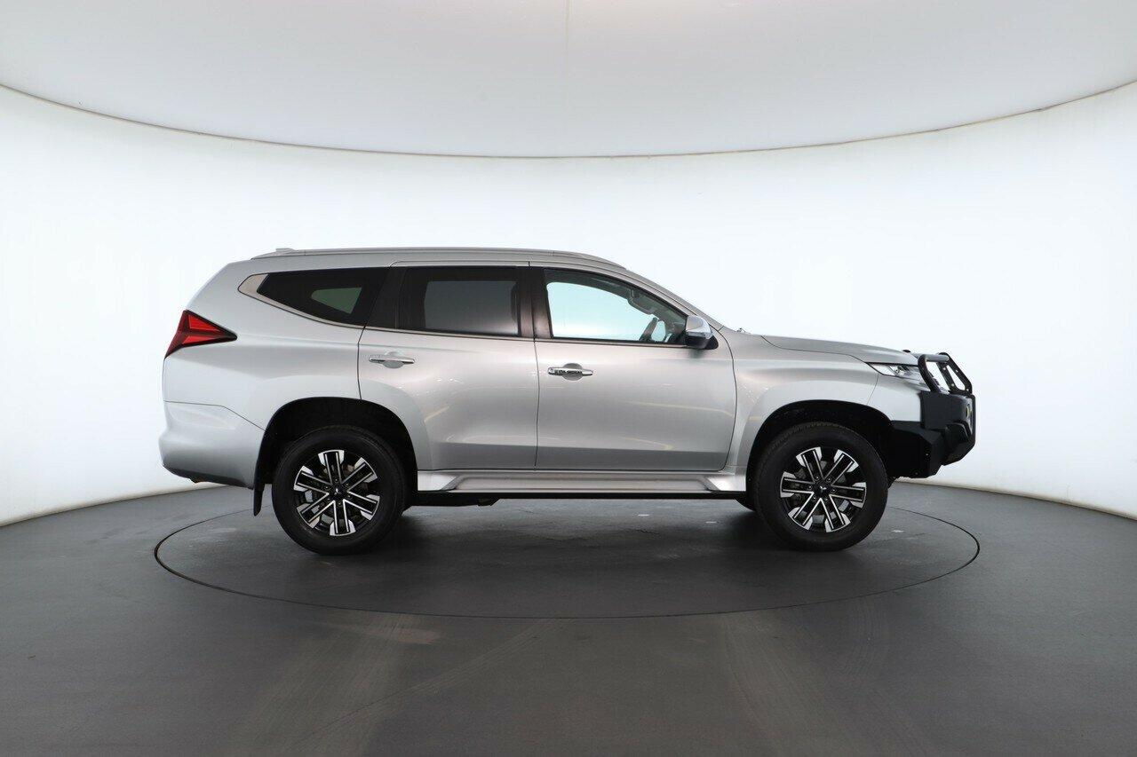 Mitsubishi Pajero Sport image 3
